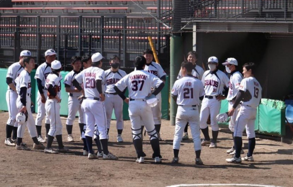 ⑱クラブ勝たん03_試合中のベンチ前__large.jpg (169 KB)