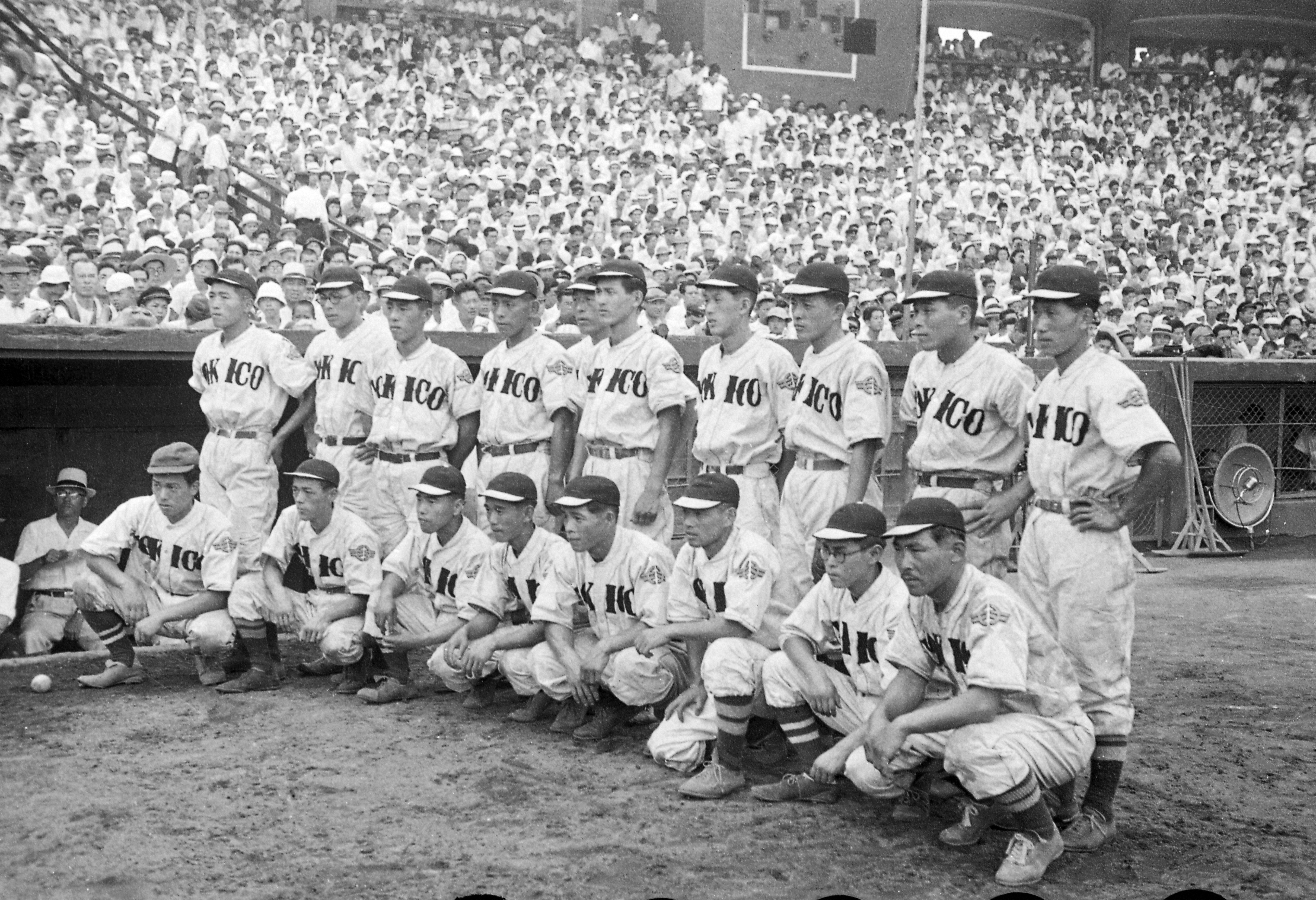 第１８回都市対抗野球に出場した横浜金港クラブ　１９４７年（昭和２２年）.jpg (7.40 MB)