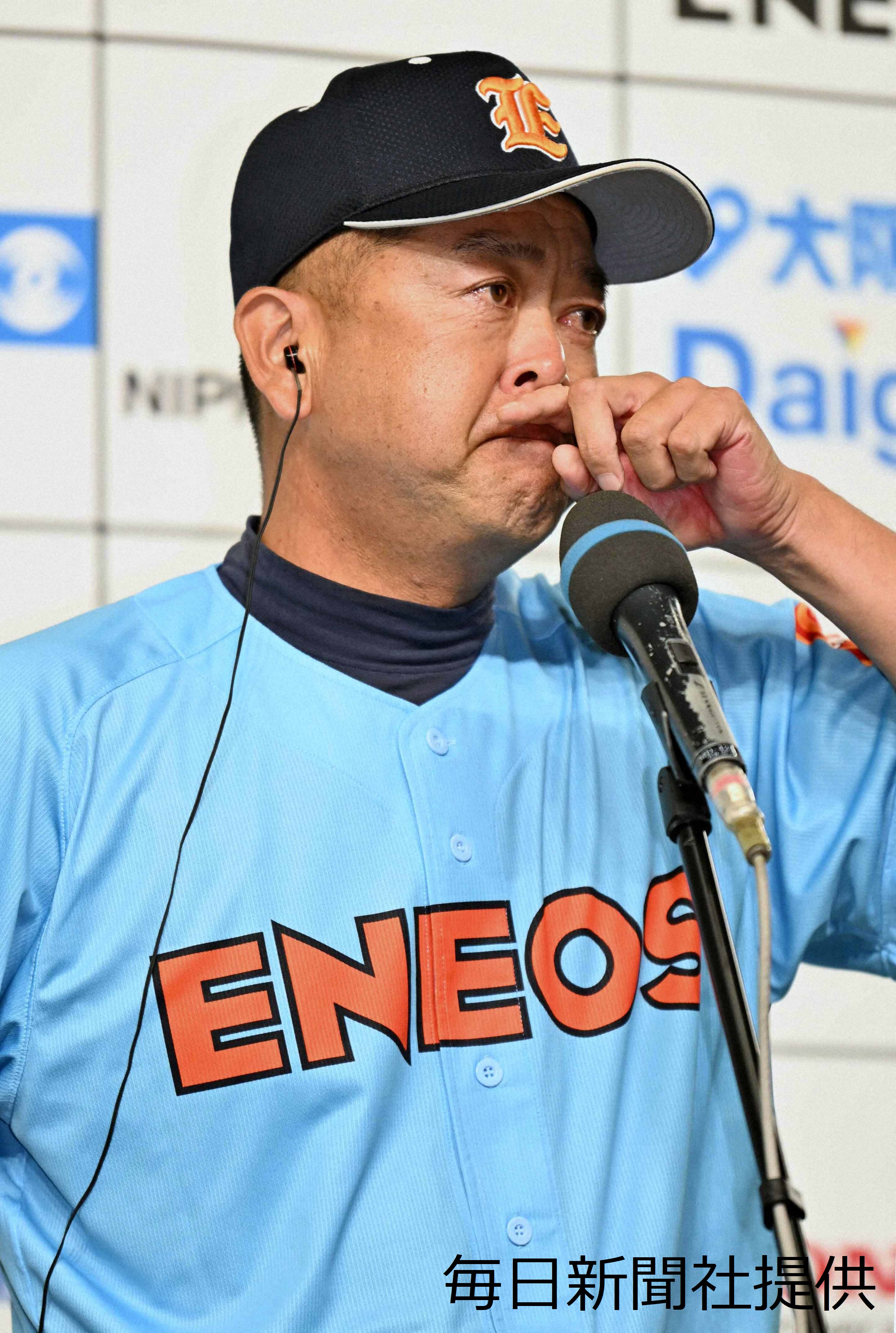 93都市対抗ENEOS優勝監督インタ・毎日提供.jpg
