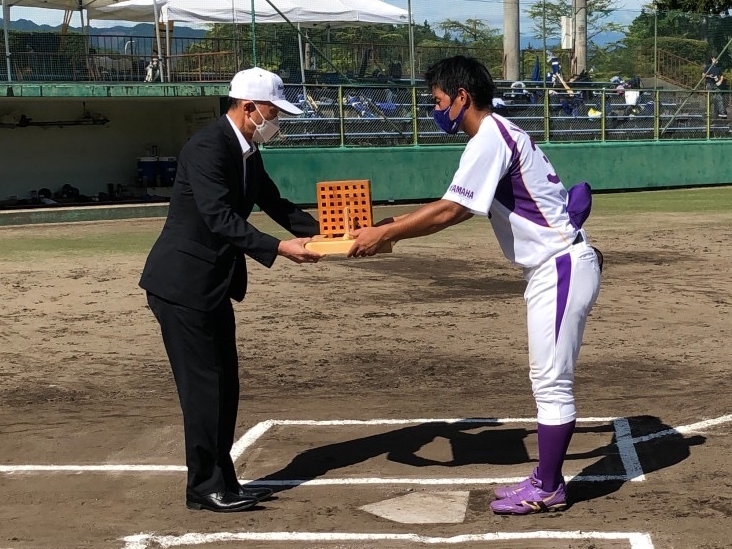 第36回高山大会_優勝杯授与2.JPG (365 KB)