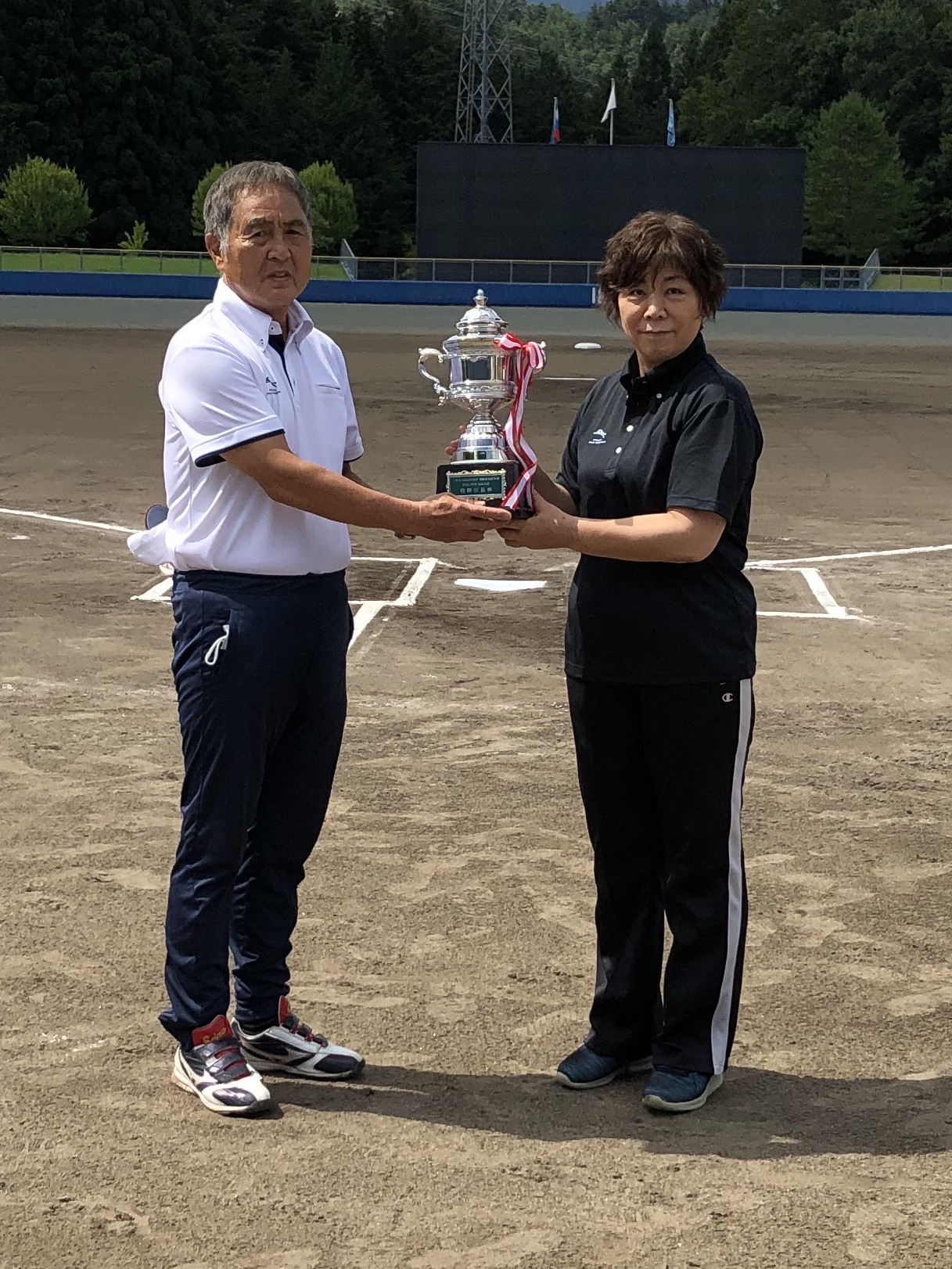 第36回高山大会_市長杯贈呈式.jpeg (565 KB)