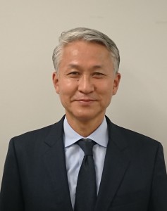 石井章夫選考委員長__small.JPG (11 KB)